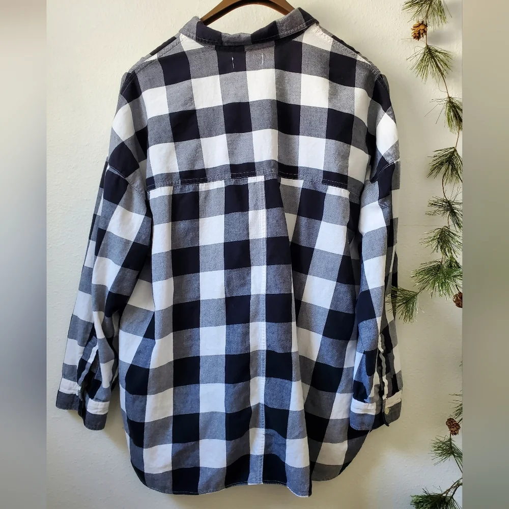 Old Navy Black & White Buffalo Plaid Boyfriend Popover Flannel Shirt - Picture 2 of 11